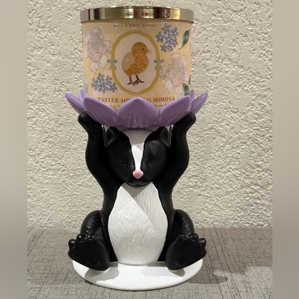 Flower Skunk Candle Holder with Purple Flower and Candle NWT